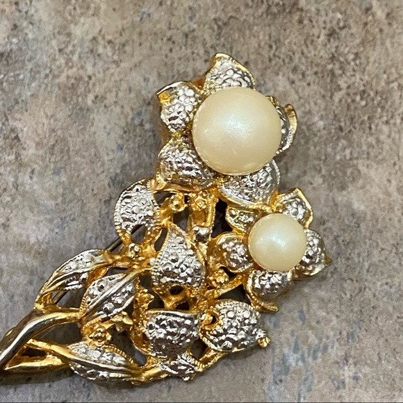 Vintage Unsigned Faux Pearl Flower Bouquet Brooch - Picture 9 of 10